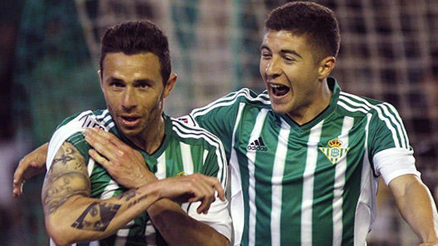 Rubén Castro celebra su gol.