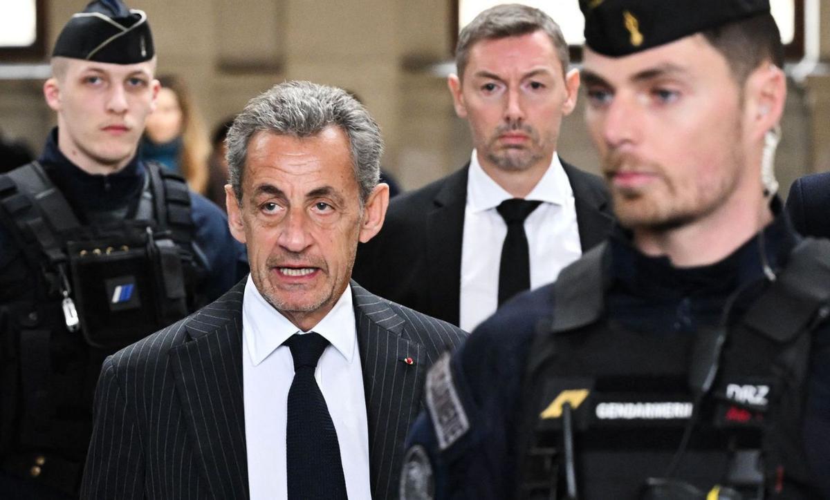 Sarkozy manté la influència política tot i les seves múltiples condemnes