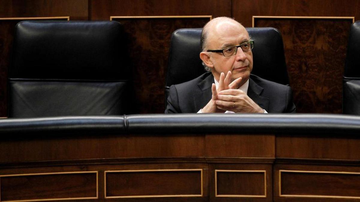 Hacienda desmiente que el exdespacho de Montoro hiciera de lobby y lo describe como “decisivo” para lograr las reformas de las gasísticas