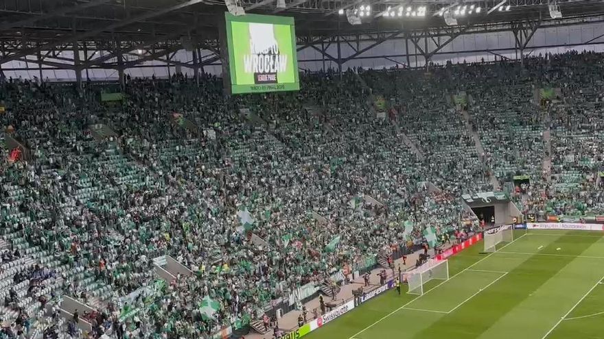 VÍDEO | La grada del Real Betis llena el Wroclaw Stadium hora y media antes del partido