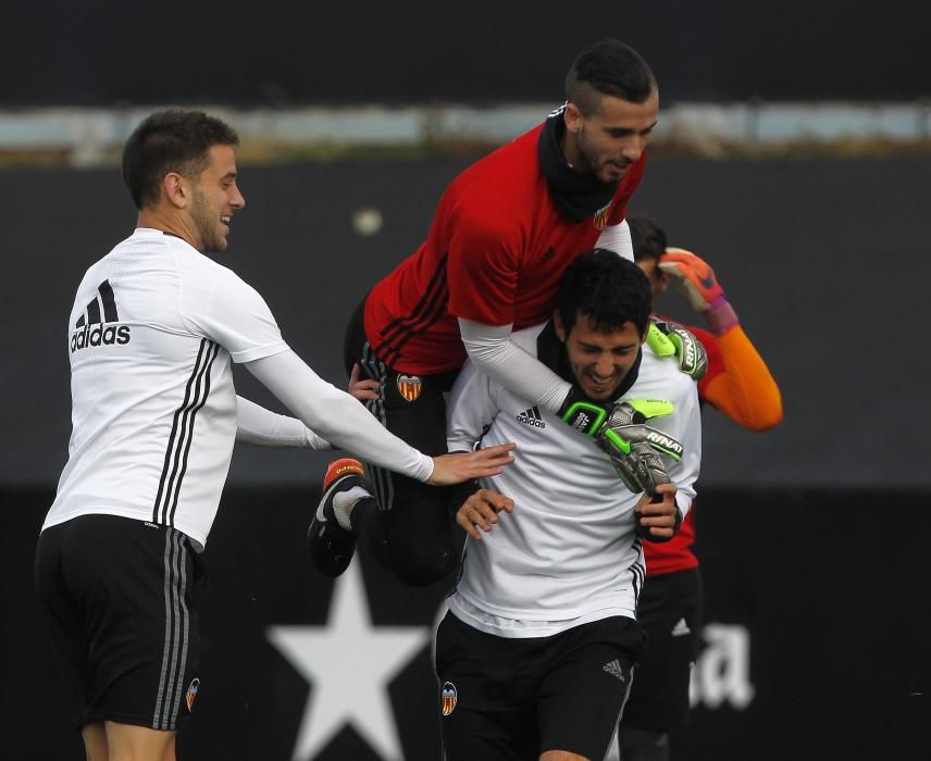 Las imágenes del entrenamiento del Valencia de este sábado