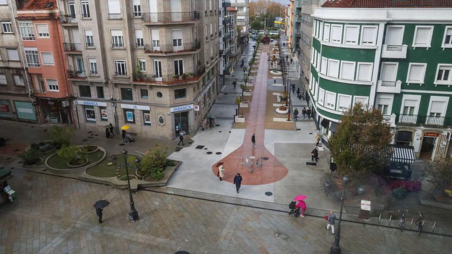 Una vista aérea de la calle de Clara Campoamor, abierta esta mañana tras las obras. |  Iñaki Abella