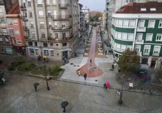 Los vilagarcianos ya pisan la calle Clara Campoamor