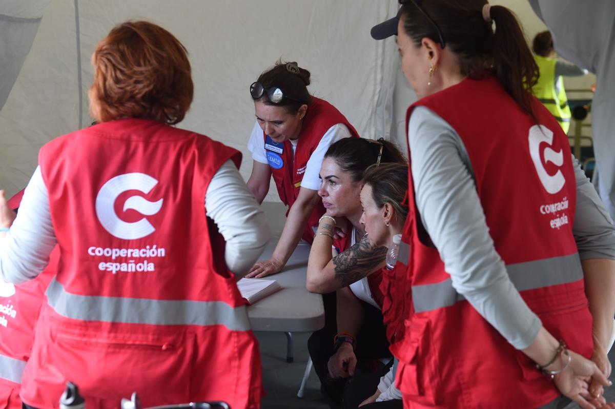 Cerca de 80 profesionales trabajan en la atención sanitaria de las personas afectadas por el huracán.
