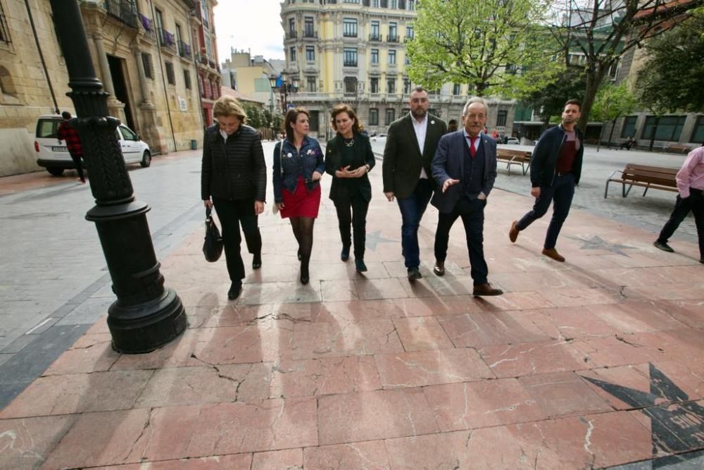Mitin del PSOE y paseo de Carmen Calvo por Oviedo