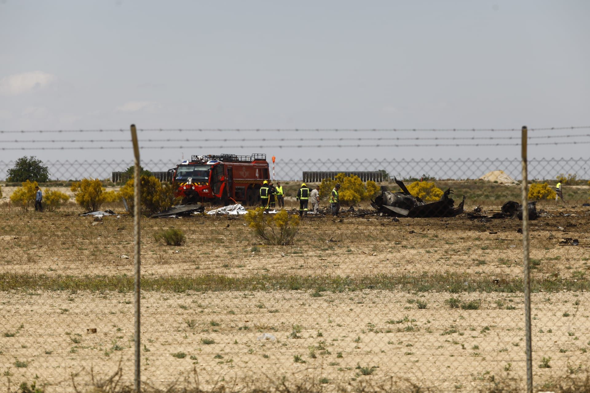 En imágenes | Un caza se estrella en la base aérea de Zaragoza