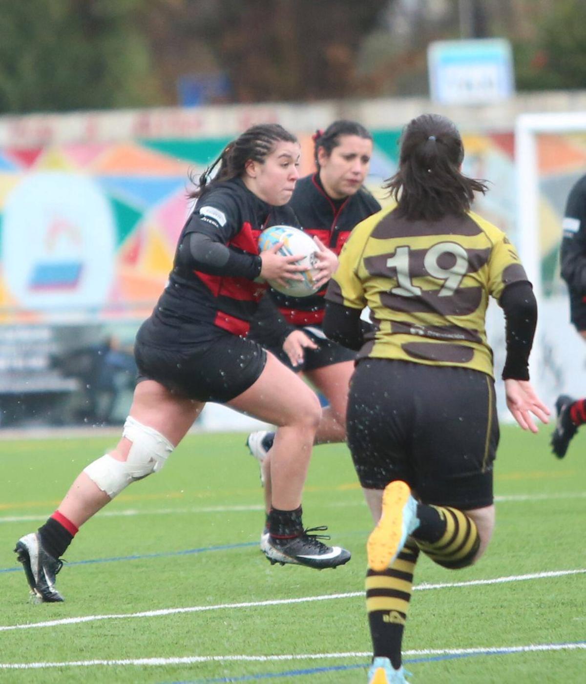 Un lance del Avatel-Santiago de liga disputado en el Cortizo. | BERNABÉ/AMANDA CASTRO