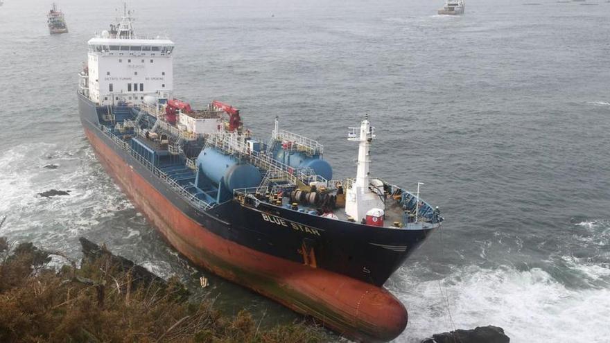 Más de 250.000 buques con cargas peligrosas han navegado por Finisterre desde el Prestige