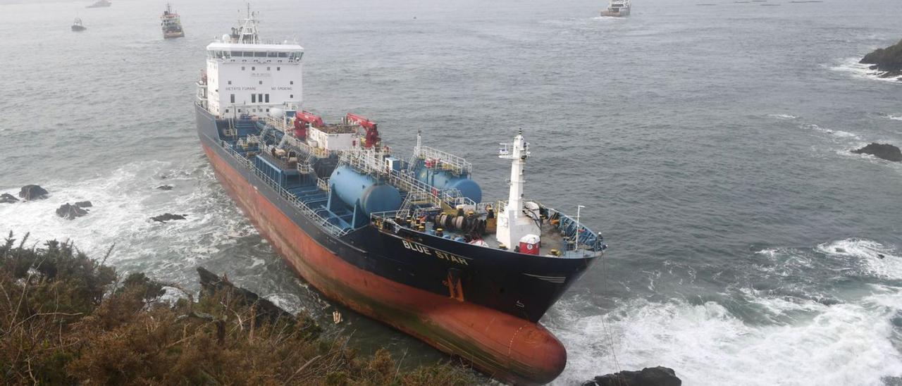 El quimiquero ‘Blue Star’ encalló en la costa de Ares en noviembre de 2019.