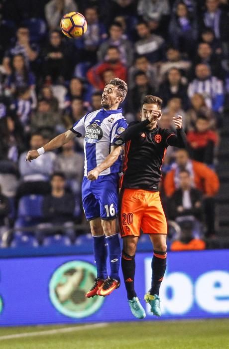 Un Çolak notable librea el ataque con un gran gol y un error suyo propicia el empate (1-1).