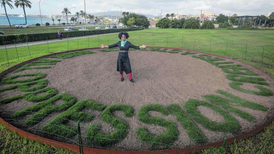 Ghada Amer: «Atacan el arte porque se considera lujoso y se invierte mucho en él»