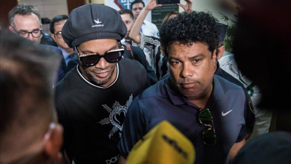 Ronaldinho está en el ojo de la tormenta