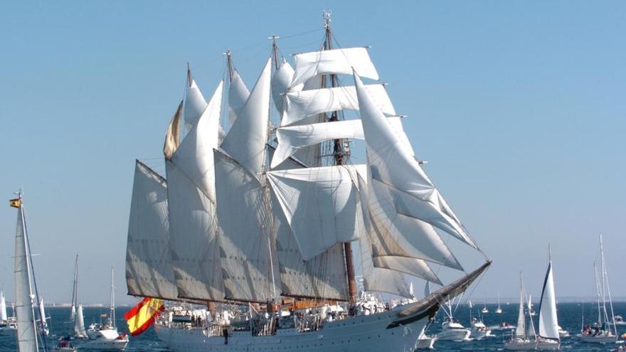 Marín recibe al Juan Sebastián de Elcano