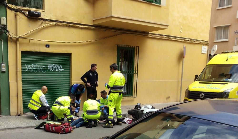 Una anciana en estado crítico tras ser atropellada por una moto