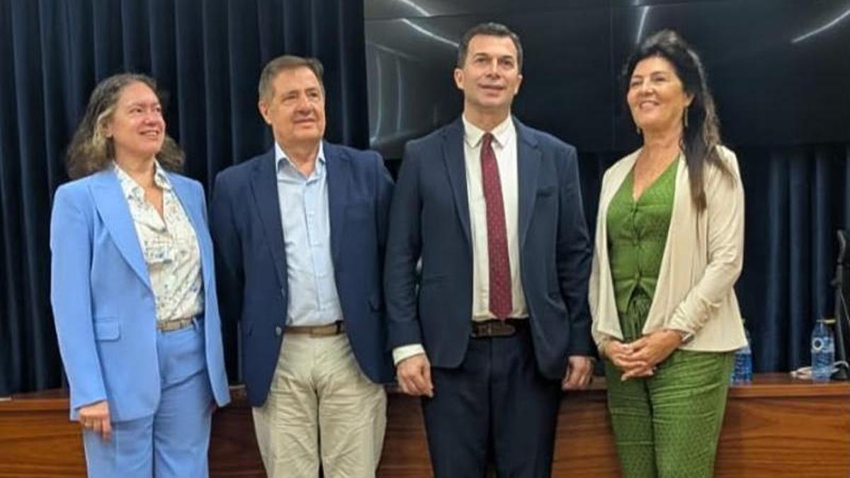 Gonzalo Caballero, con los catedráticos Serrano, Trujillo y Garza.