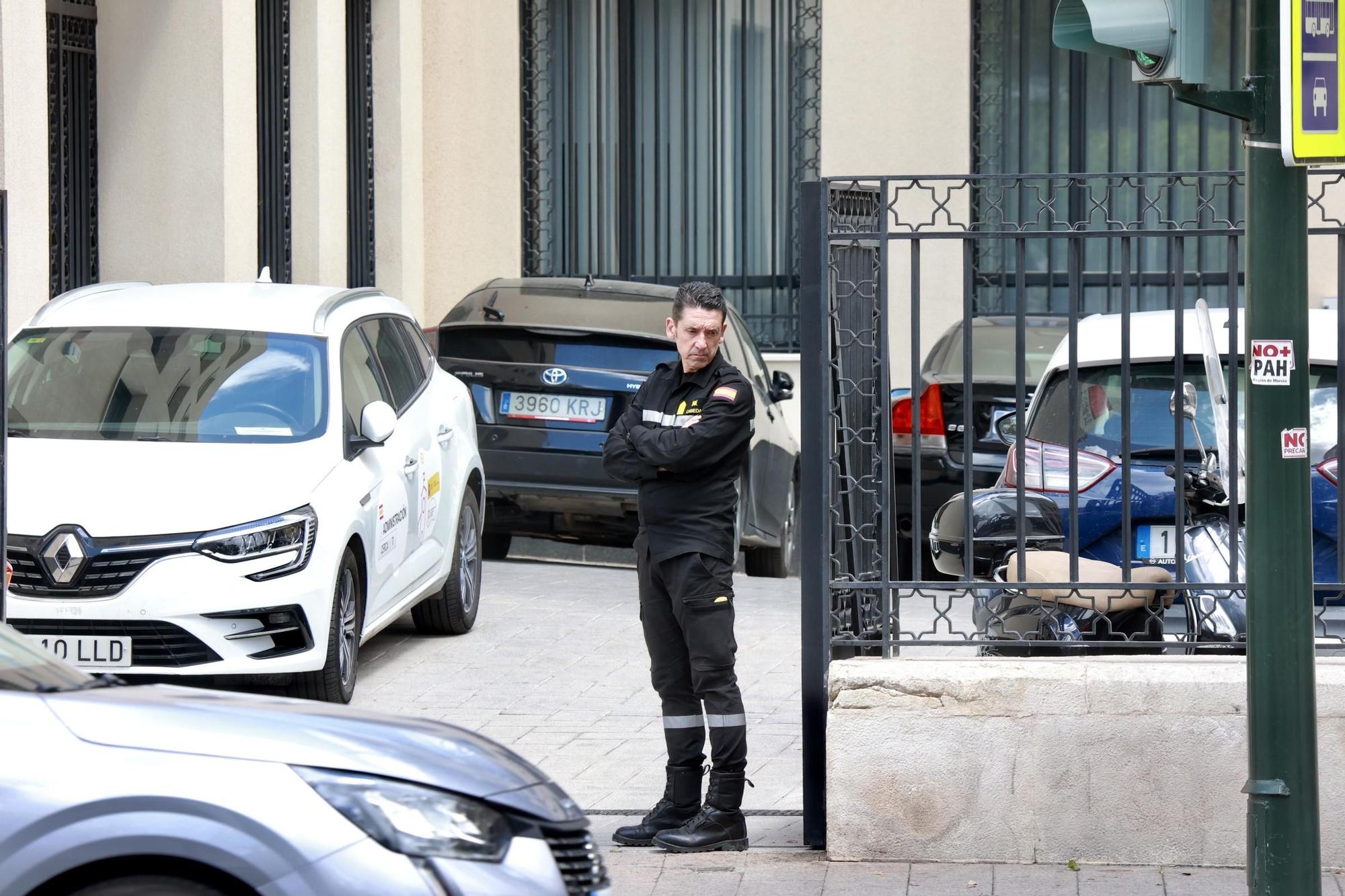 Vehículos y efectivos de la UME por las calles de Murcia tras el apagón, este martes por la mañana