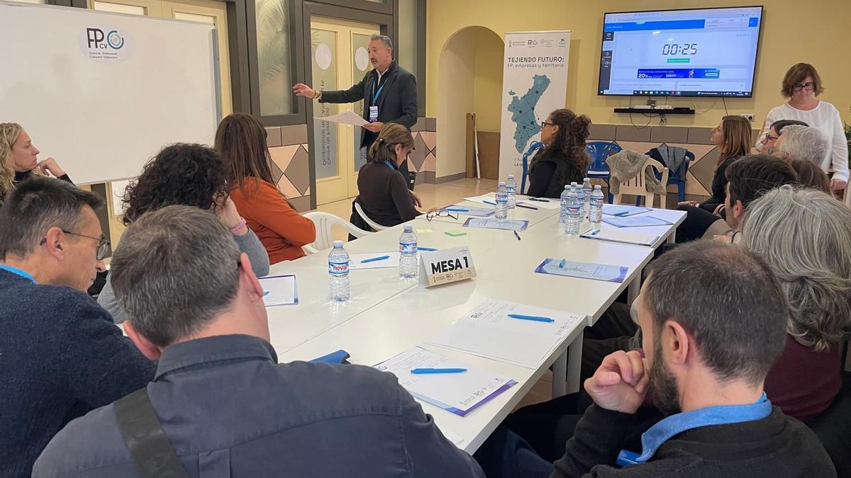 Actividad económica y FP buscan conectar para dar trabajo real a los estudiantes en la Marina Baixa Actividad económica y FP buscan conectar para dar trabajo real a los estudiantes en la Marina Baixa