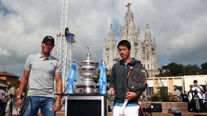 Rafa Nadal (i) y Kei Nishikori (d), ayer en El Tibidabo.