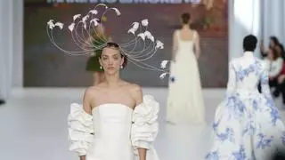 Siluetas vanguardistas, guiños 'vintage' y alta costura por un tubo, las últimas propuestas en moda nupcial toman la Barcelona Bridal Fashion Week