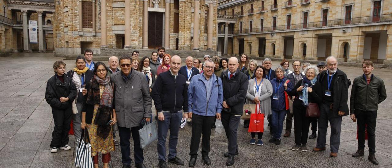 Participantes en las jornadas de patrimonio industrial, ayer, en la Universidad Laboral.