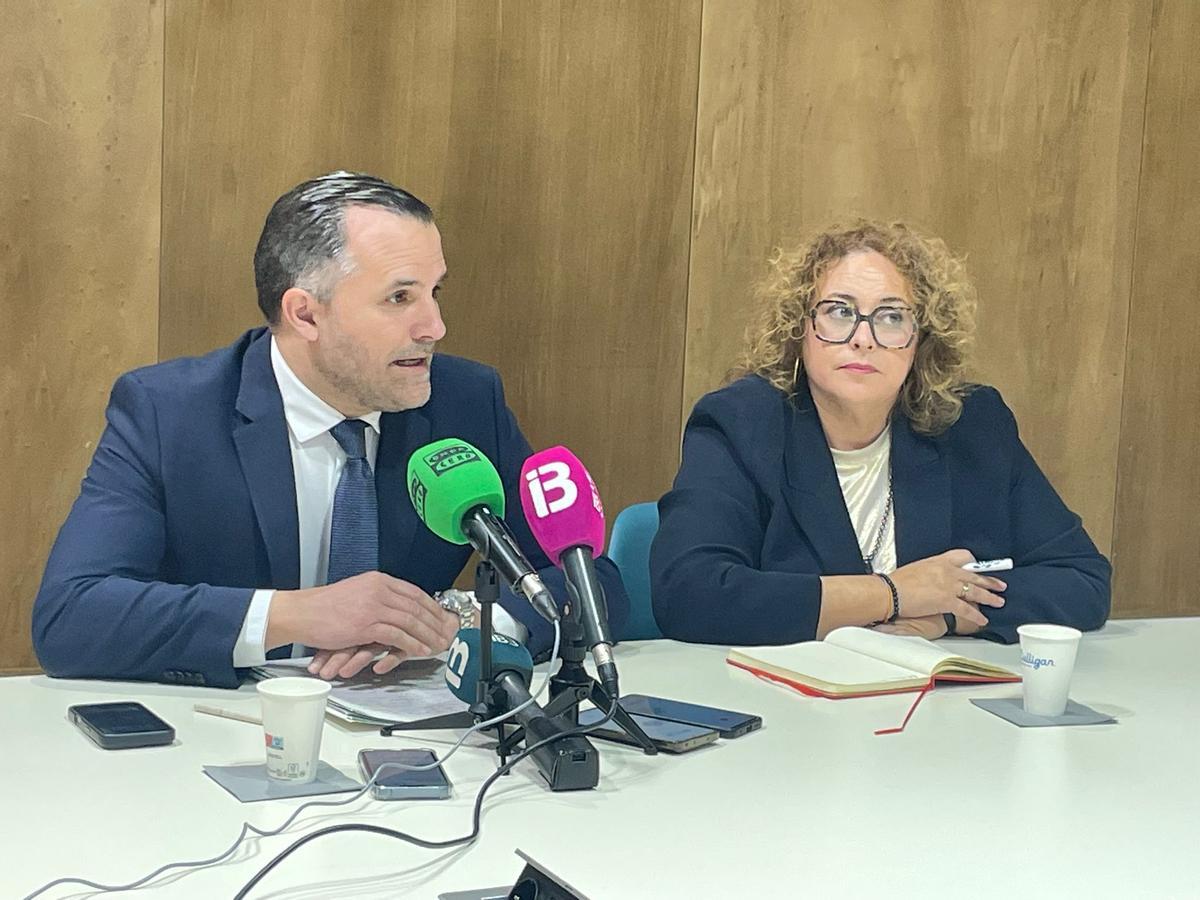 Javier Vich, presidente de la FEHM, y María José Aguiló, vicepresidenta ejecutiva, este miércoles en la ITB, en Berlín.