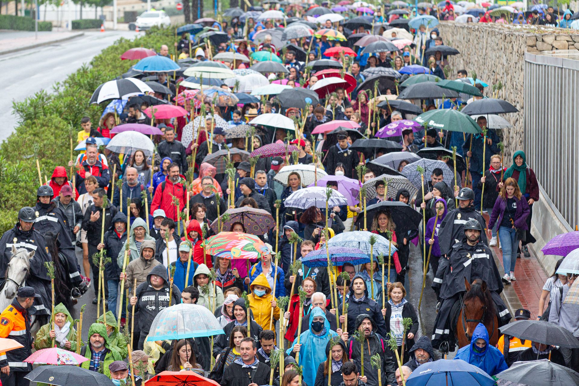 La lluvia no puede con la tradición