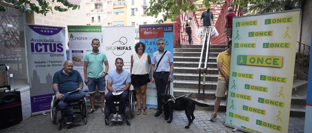 Els representants de la Taula pel Dret a l’Accessibilitat. | MARC MARTÍ