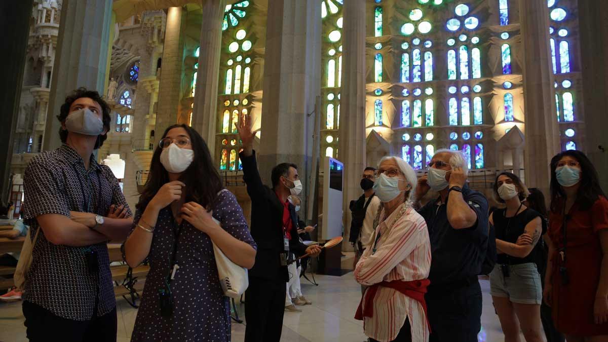 Los turistas vuelven a visitar la Sagrada Família