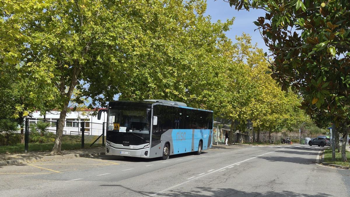 Oleiros denuncia la falta de planificación de la Xunta con las líneas de bus que dan servicio a los centros escolares