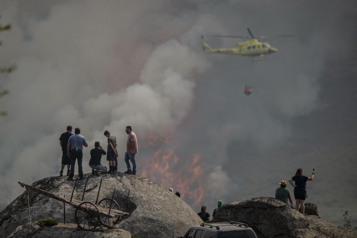 La meteorologia adversa torna a complicar el foc a Zamora i Lleó
