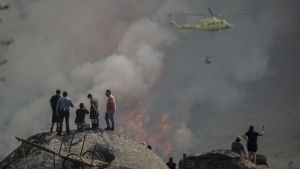 La meteorologia adversa torna a complicar el foc a Zamora i Lleó