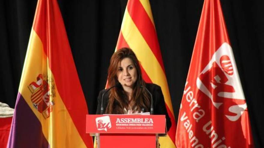 Esther López Barceló, durante su intervención de ayer en la asamblea de EU.