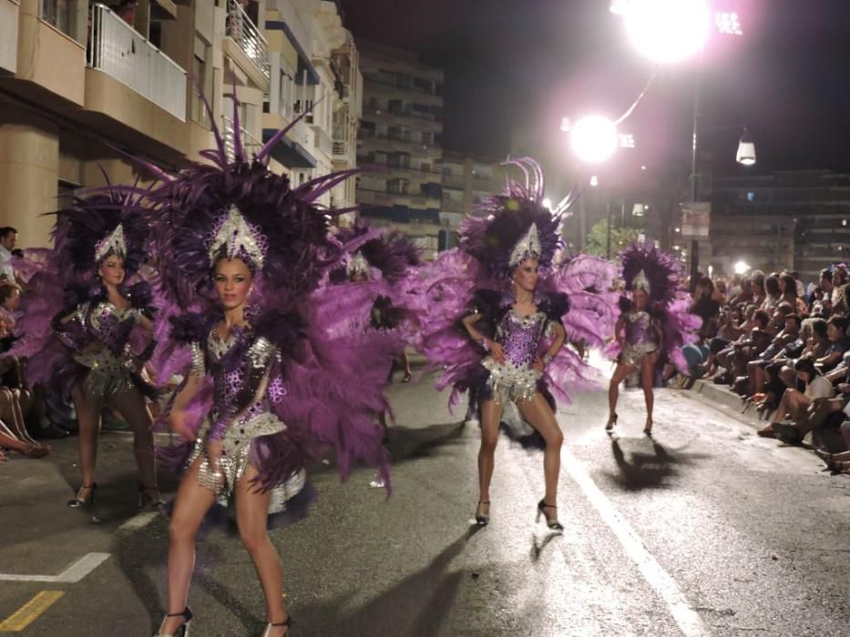 La bahía de Águilas se transforma en un gran teatro en su Carnaval de verano