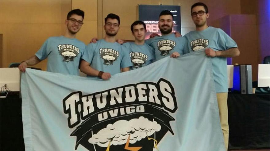 Peiboll, Yurner0s, Epsyle, Speiwalker y Gravity; de los Thunders UVigo, tras ganar la final de conferencia en Burgos. // @OGSUniversity