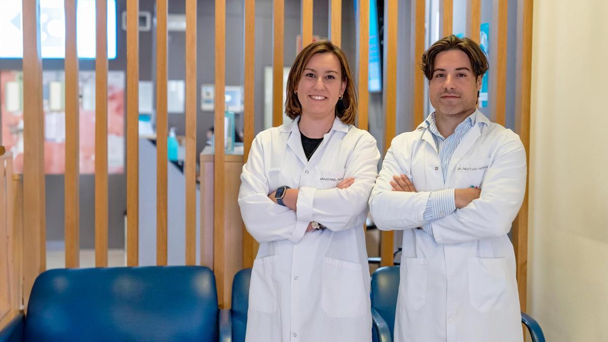 La doctora Isabel Giménez, ginecóloga de la Unidad de Reproducción Asistida de Quironsalud Zaragoza, y el doctor Néstor Herráiz, ginecólogo coordinador de la Unidad de Endometriosis de Quirónsalud Zaragoza.