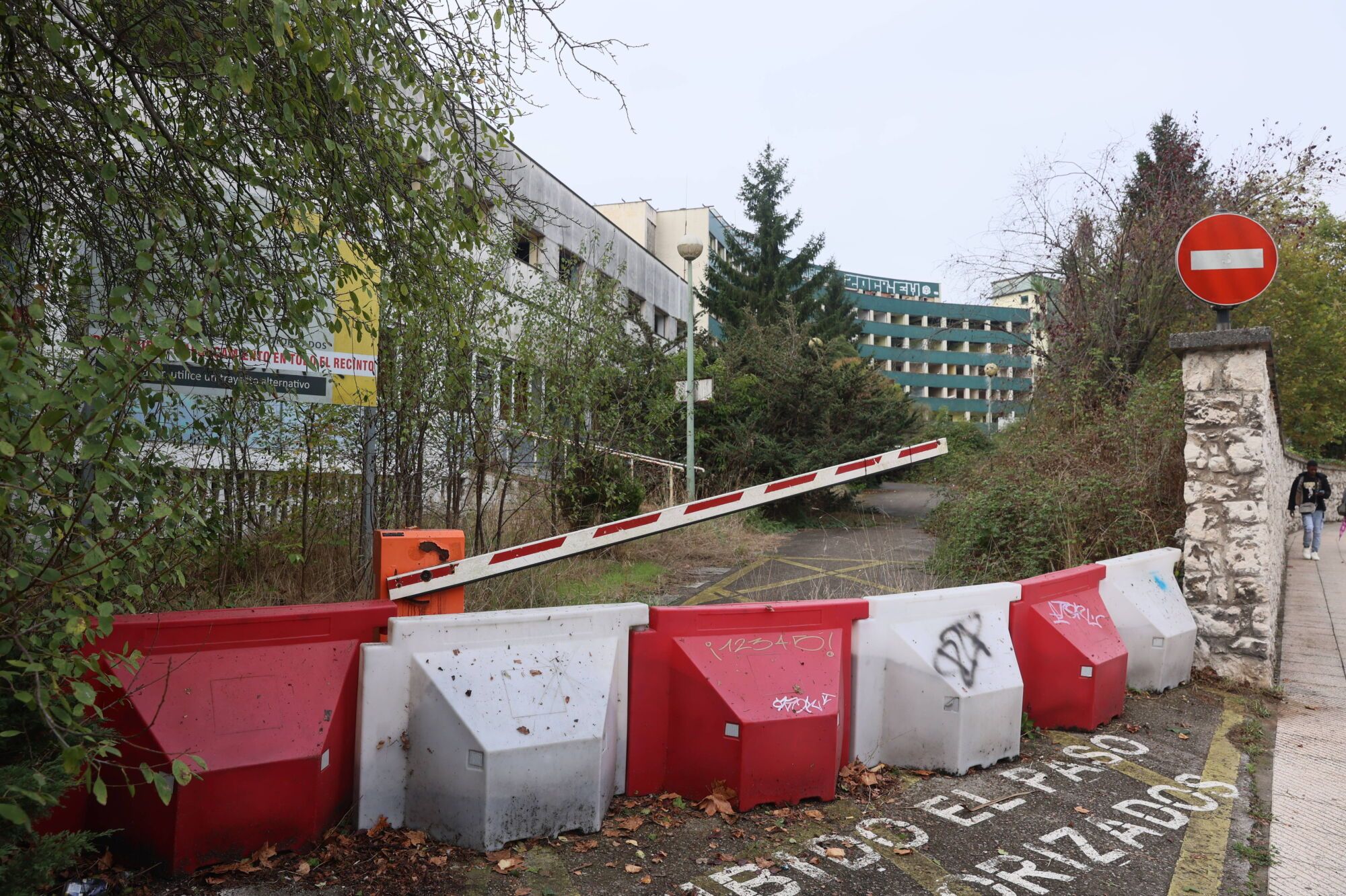 Viejo HUCA. Recorrido por cómo está el viejo hospital.