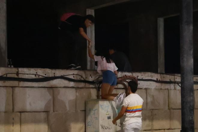 El cierre del Postiguet desata el caos para ver los fuegos en Alicante