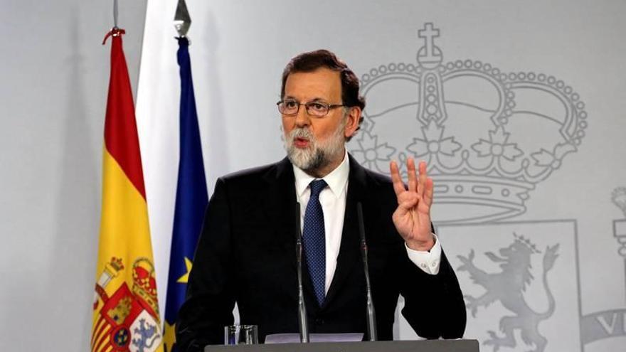 Rajoy destituye al Gobierno catalán y vacía de poder al ‘Parlament’