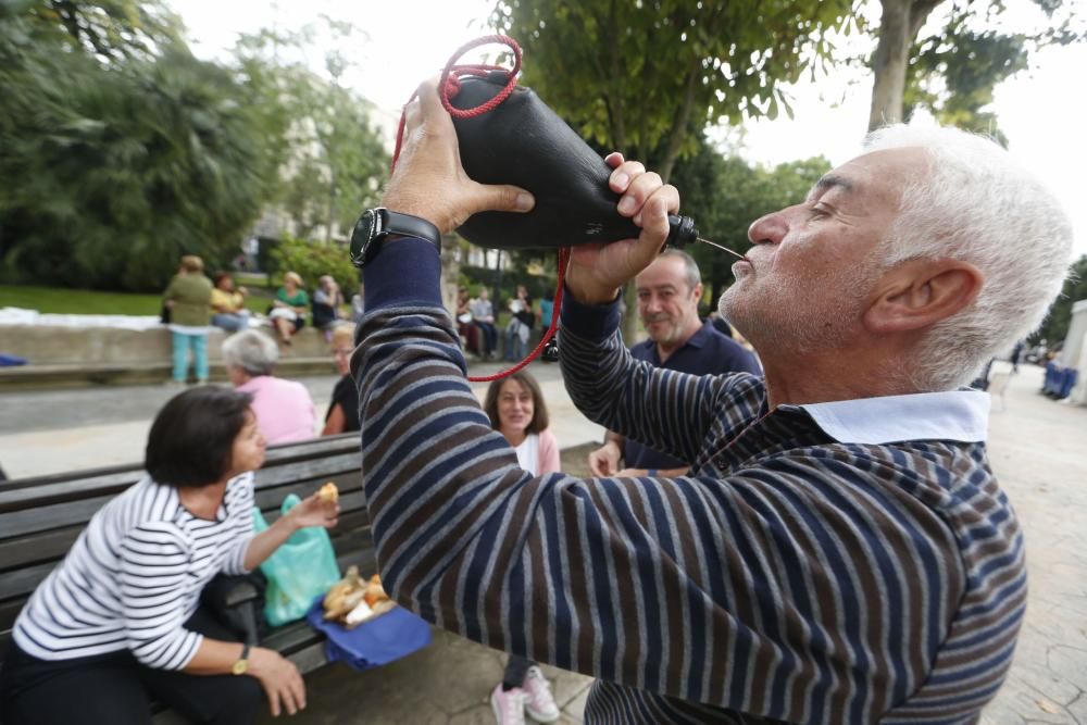 Oviedo celebra el día grande de San Mateo con 7.000 bollos preñaos