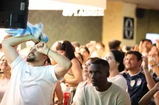 Los aficionados argentinos en Córdoba vibran con su equipo en la final del Mundial 2026