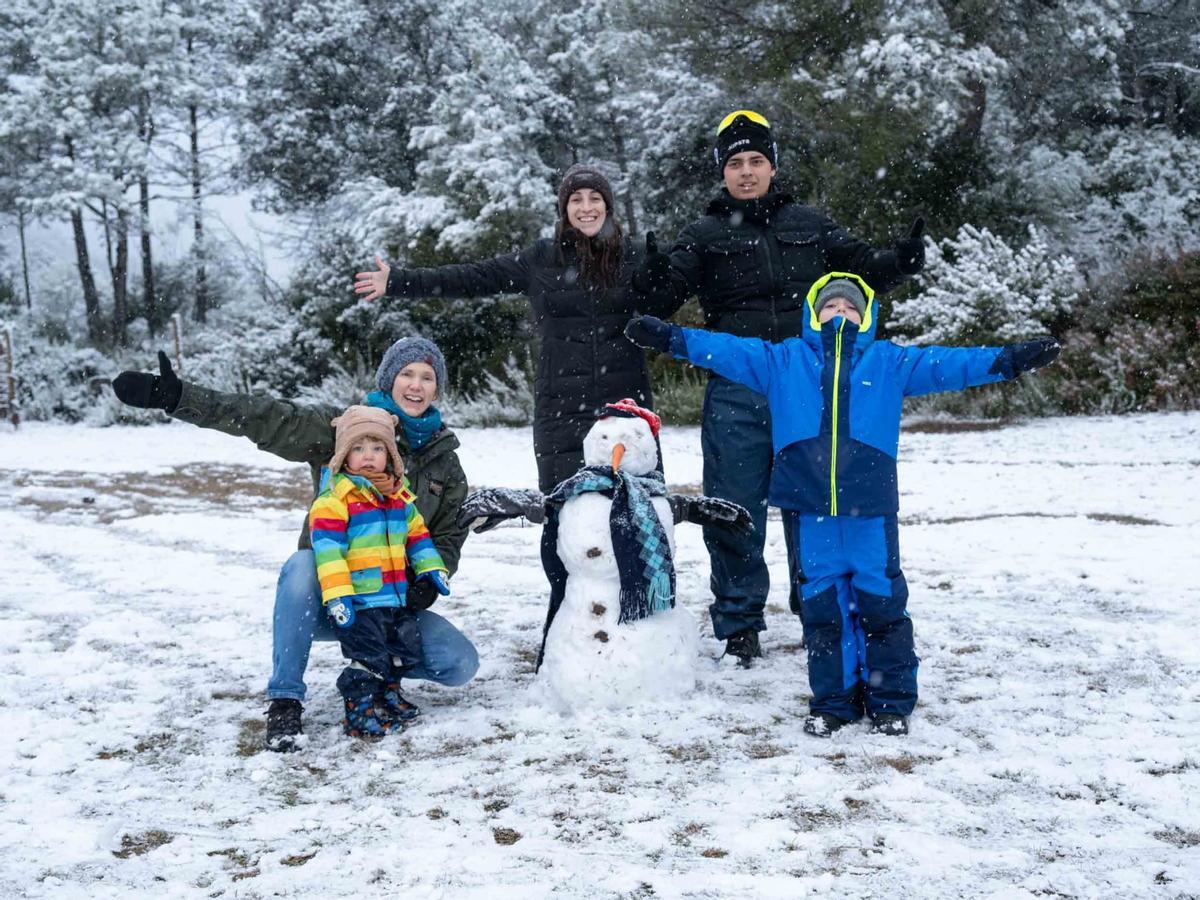El ninot de neu de la família Obradors a Puig-reig