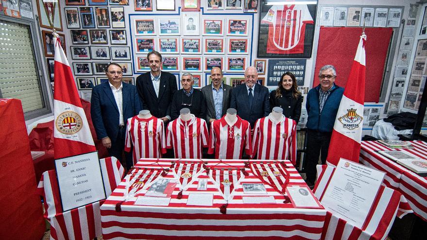 Presentació de les camisetes i banderes històriques del CE Manresa