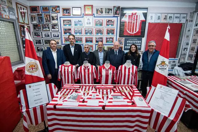 Presentació de les camisetes i banderes històriques del CE Manresa