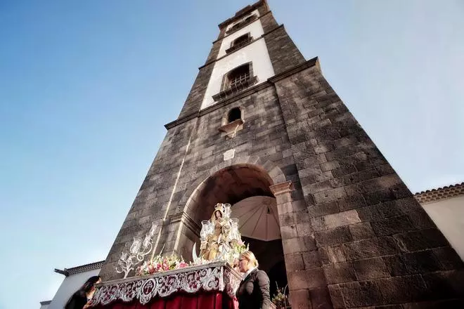 Procesión marítimo-terrestre de la Virgen del Carmen en Santa Cruz