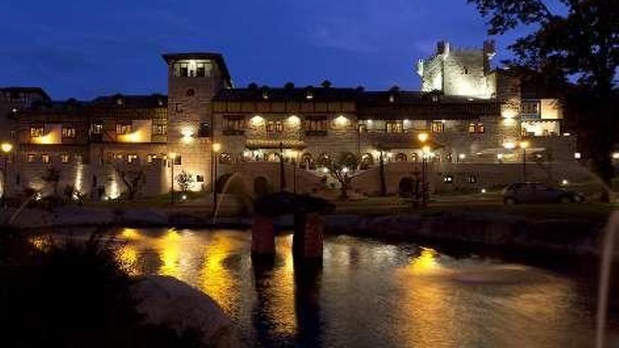 Un hotel medieval en plena naturaleza para todo tipo de turismo