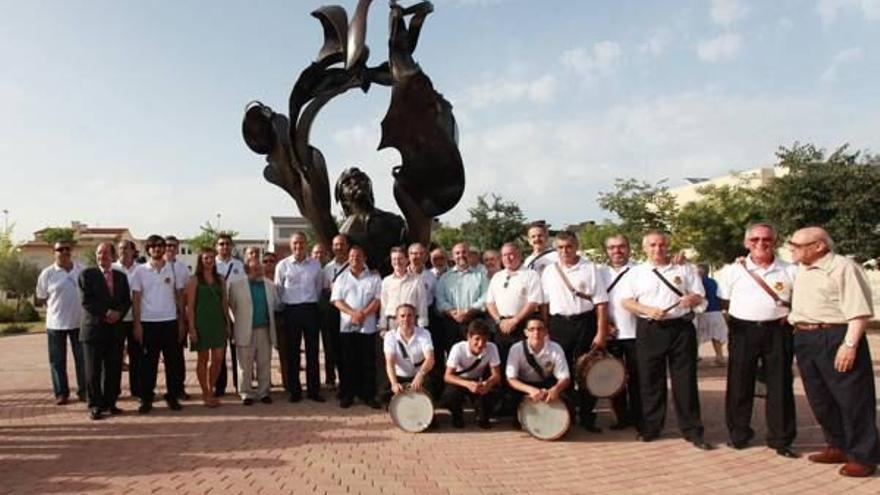 Castellón rinde homenaje a ‘Bufanúvols’ con una escultura realizada por Melchor Zapata y ubicada en el distrito Norte