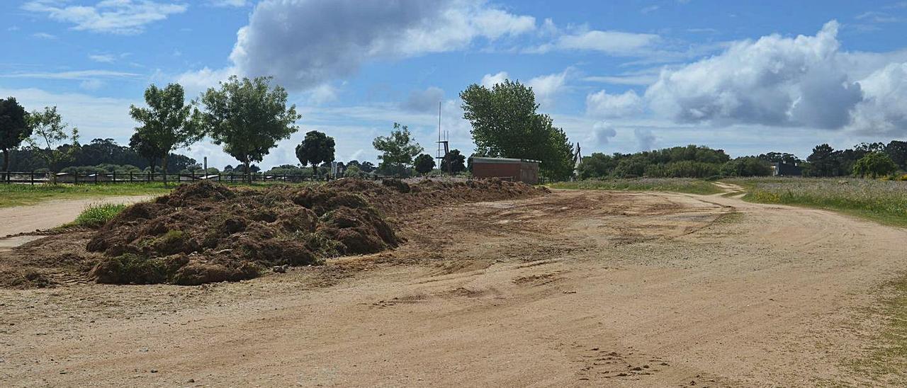 Movimiento de tierras realizado en O Bao como paso previo a la construcción del parking.