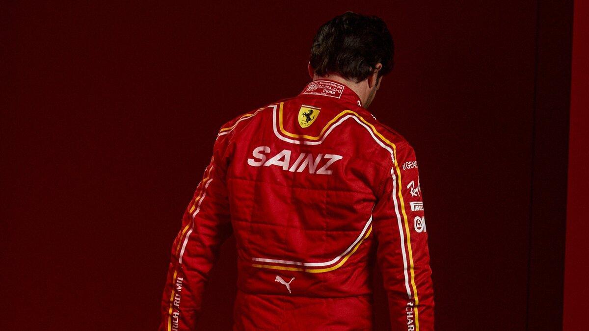 Así luce el nuevo mono de Sainz en Ferrari