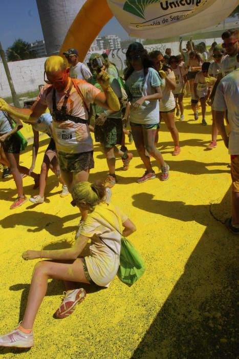 La colorida carrera organizada por Unicaja volvió a concentrar un ambiente joven y festivo en el entorno del estadio Ciudad de Málaga