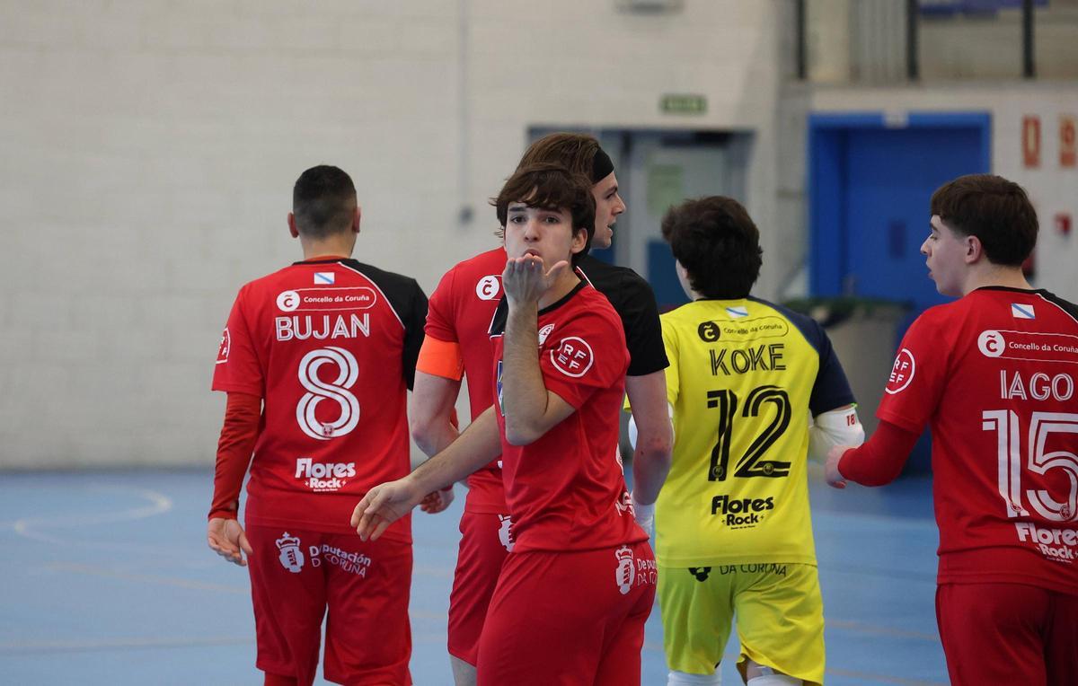 Gandoy celebra un gol en Novo Mesoiro.